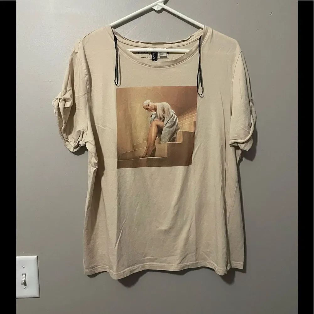 Ariana Grande t shirt 